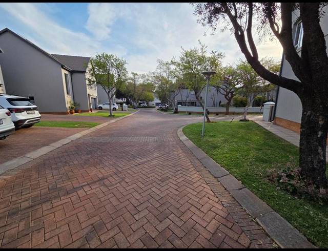 4 BEDROOM PROPERTY TO RENT IN MORELETAPARK